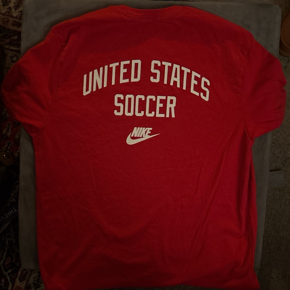 Nike Red USA Crest Short-Sleeve Tee size L
